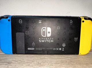 Nintendo Switch Edición Fortnite Azul y Amarillo