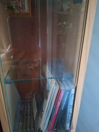Mueble expositor CD/figuras madera y cristal