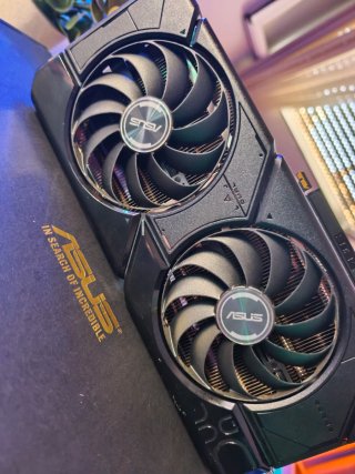 Gráfica Asus RX 7800 XT 16GB
