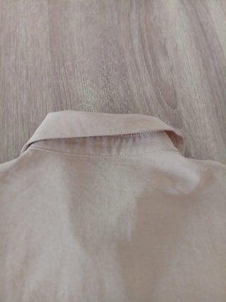 Camisa beige con volantes talla 34