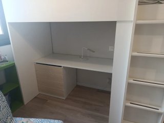 Cama alta Smastad IKEA