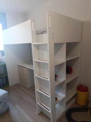 Cama alta Smastad IKEA