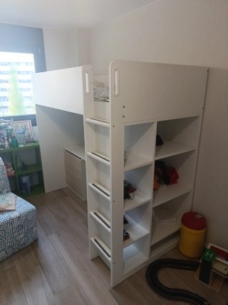 Cama alta Smastad IKEA