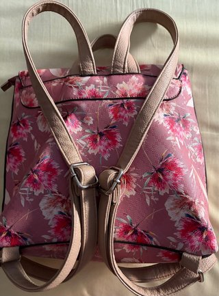 Mochila floral alegre