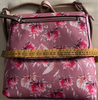 Mochila floral alegre