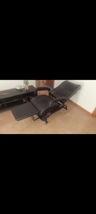 Butaca reclinable de cuero y metal