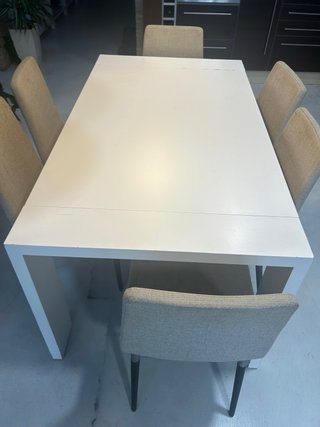 Mesa extensible y 6 sillas