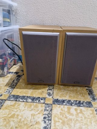 Altavoces Denon Marrones y Grises