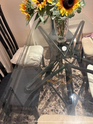 Mesa cristal salón y 6 sillas madera