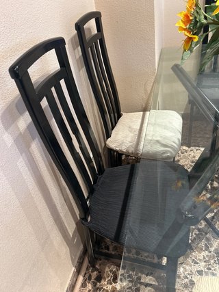 Mesa cristal salón y 6 sillas madera