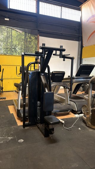 Máquina de gimnasio multifunción