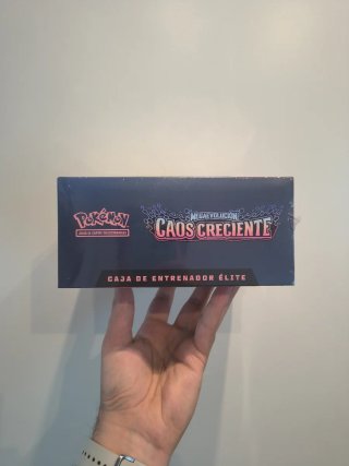 ETB Caos Creciente (Pokémon TCG) SELLADA