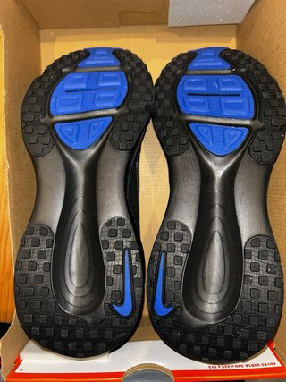 Zapatillas Nike Vomero 18 Negras y Azules talla 42