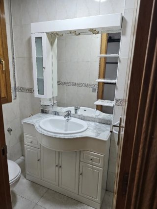 Mueble de baño con lavabo de mármol
