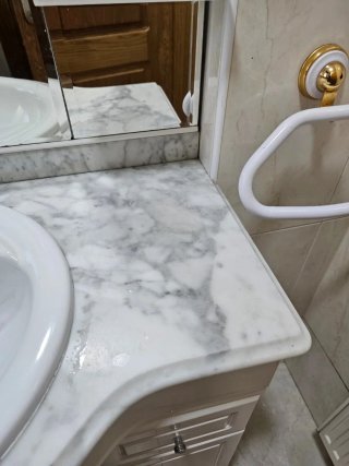 Mueble de baño con lavabo de mármol