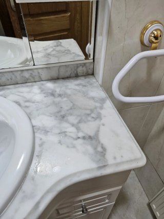 Mueble de baño con lavabo de mármol