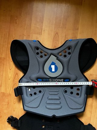 Pechera y Espaldera SixSixOne