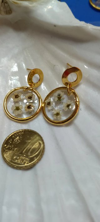 Pendientes dorados  flor ramo de novia y margarita