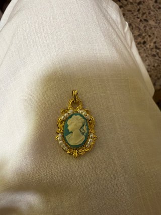 Colgante Camafeo dorado con Perlas