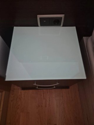 Cómoda de 4 cajones y mesitas