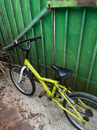 Bicicleta infantil Btwin amarilla