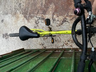Bicicleta infantil Btwin amarilla