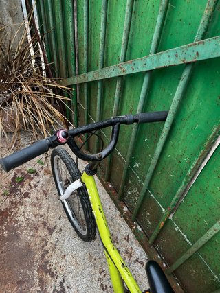 Bicicleta infantil Btwin amarilla