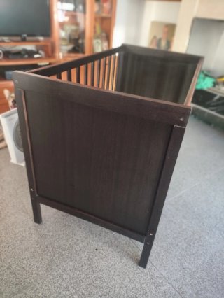 Cuna Sundvik (IKEA) color wengué con muy poco uso.