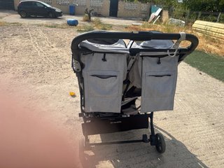 Silla de paseo gemelar Casualplay gris