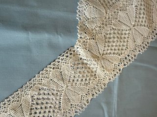 Puntillas para sábana beige