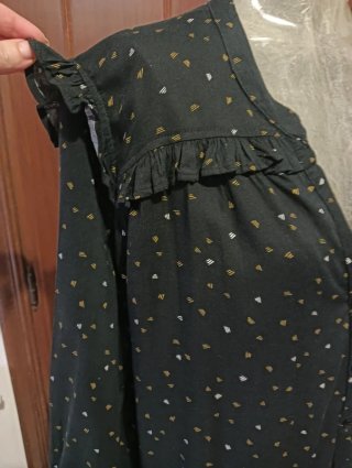 Camicia nera con volant e fantasia