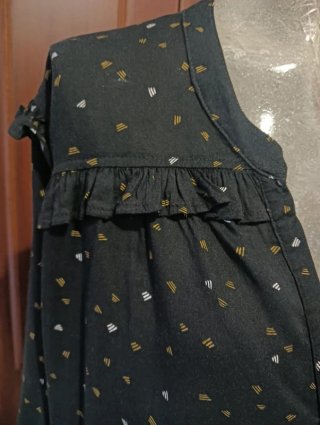 Camicia nera con volant e fantasia