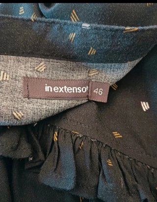 Camicia nera con volant e fantasia