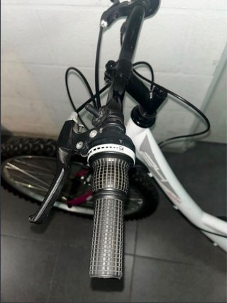Bicicleta niña 26 pulgadas rosa y blanca