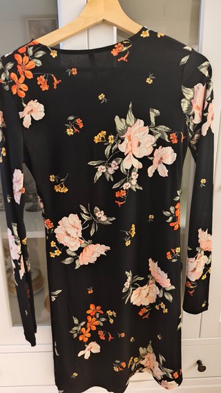Vestido negro estampado floral manga larga