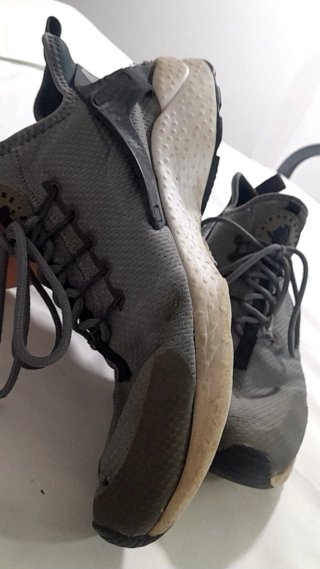 Zapatillas deportivas Nike grises y negras