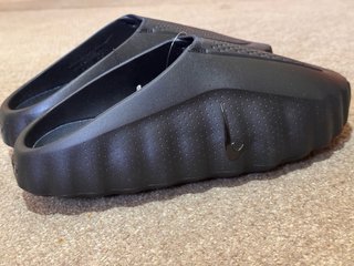 Nike MIND 001 Slide Triple Black Hombre 48.5 Nueva