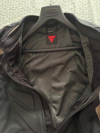 Mono Dainese Cuero Negro y Gris
