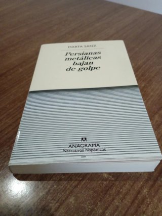 Persianas metálicas bajan de golpe