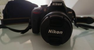 Cámara Nikon D3400 con funda y cargador