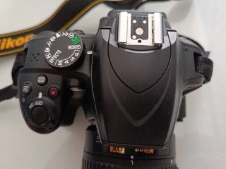 Cámara Nikon D3400 con funda y cargador