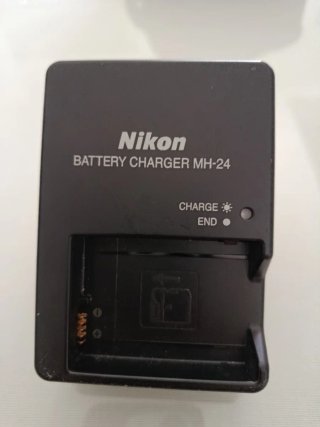 Cámara Nikon D3400 con funda y cargador