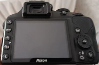 Cámara Nikon D3400 con funda y cargador