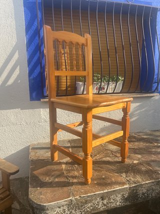 Silla de madera maciza de pino