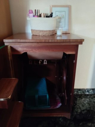 Máquina de coser antigua Alfa