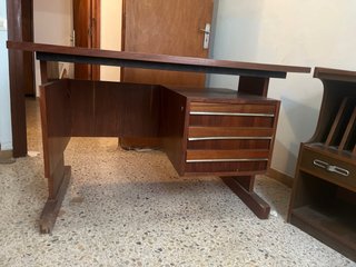Conjunto escritorio vintage y mueble discos