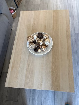 Mesa de centro de madera clara