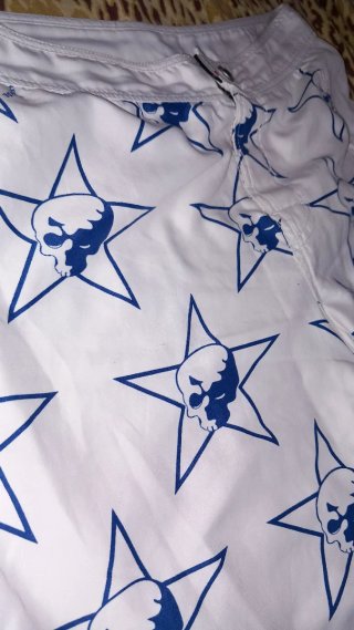 Pantaloncini bianchi con stampa stelle