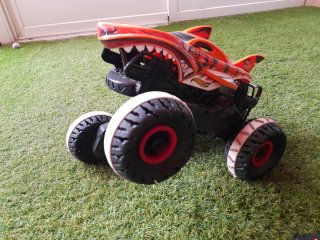 Coche RC Hot Wheels Tiger Shark