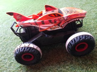 Coche RC Hot Wheels Tiger Shark